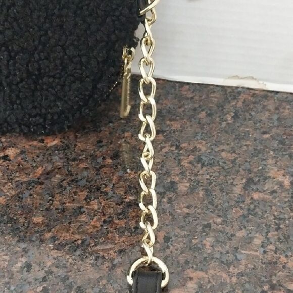 Steve Madden Black Textured Shoulder Bag with Gold Accents...New...but No Tags. - Picture 9 of 11